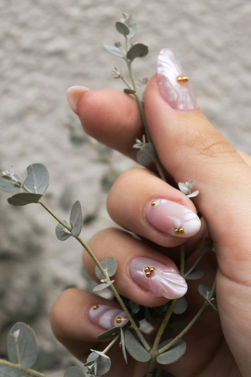 3D Petal, almond medium nails