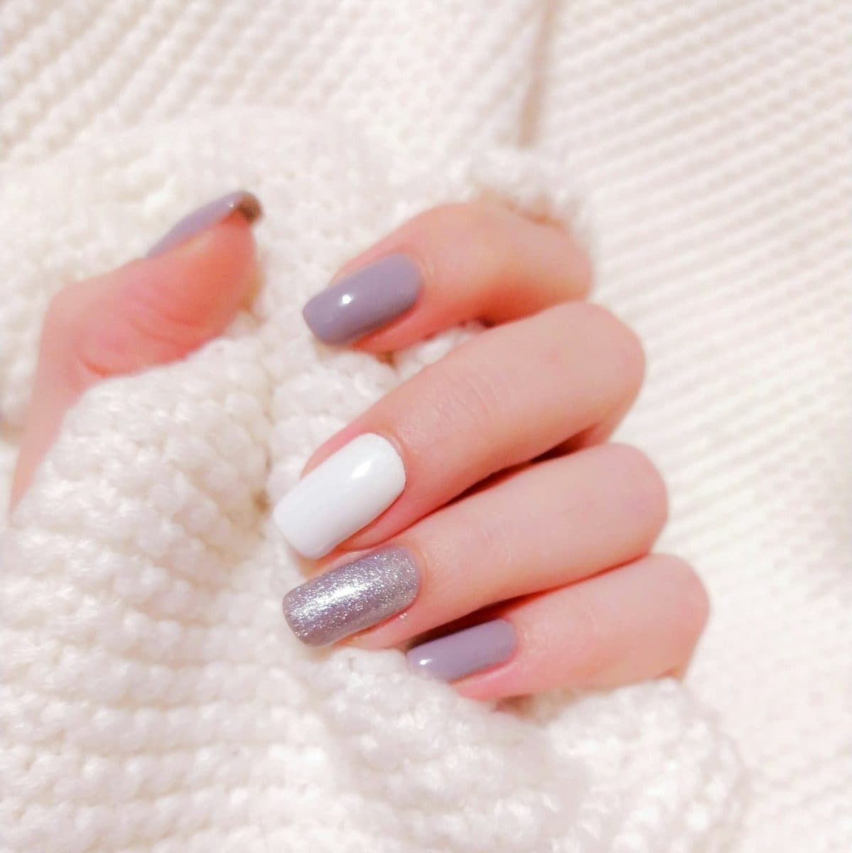 Lilac Glitter, squoval short nails