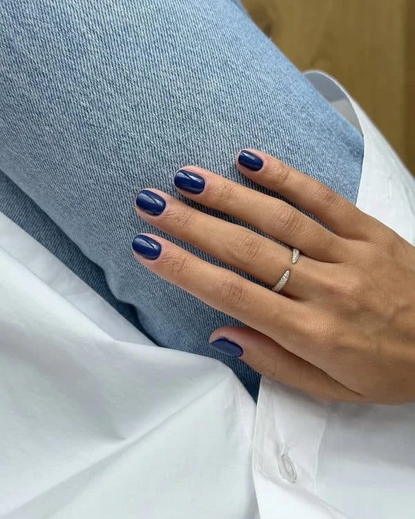 Midnight, oval short nails
