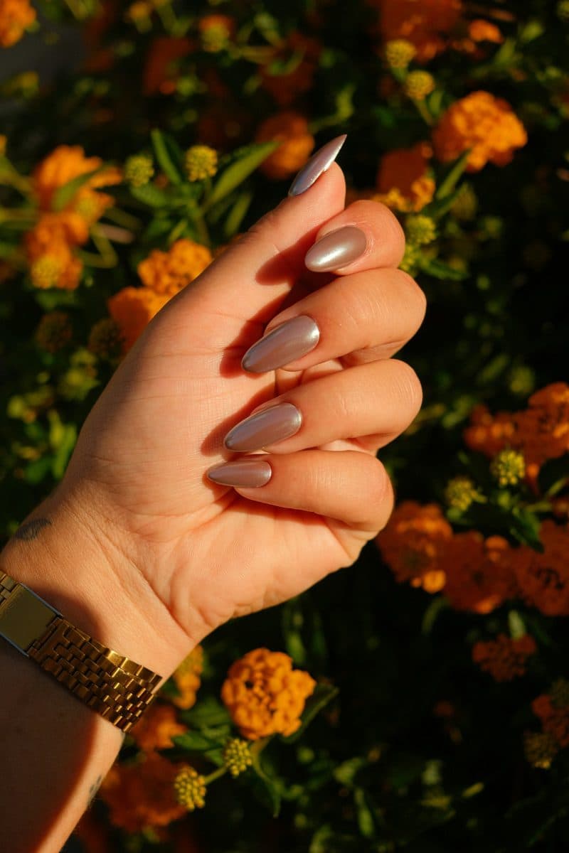 Mocha Diya, almond long nails