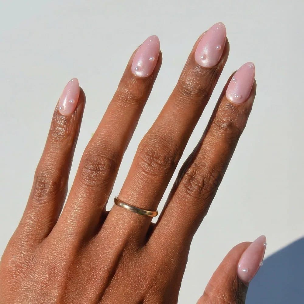 Pink Pearl Dot, almond short nails