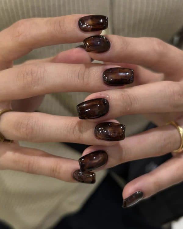 Tortoiseshell, square medium nails